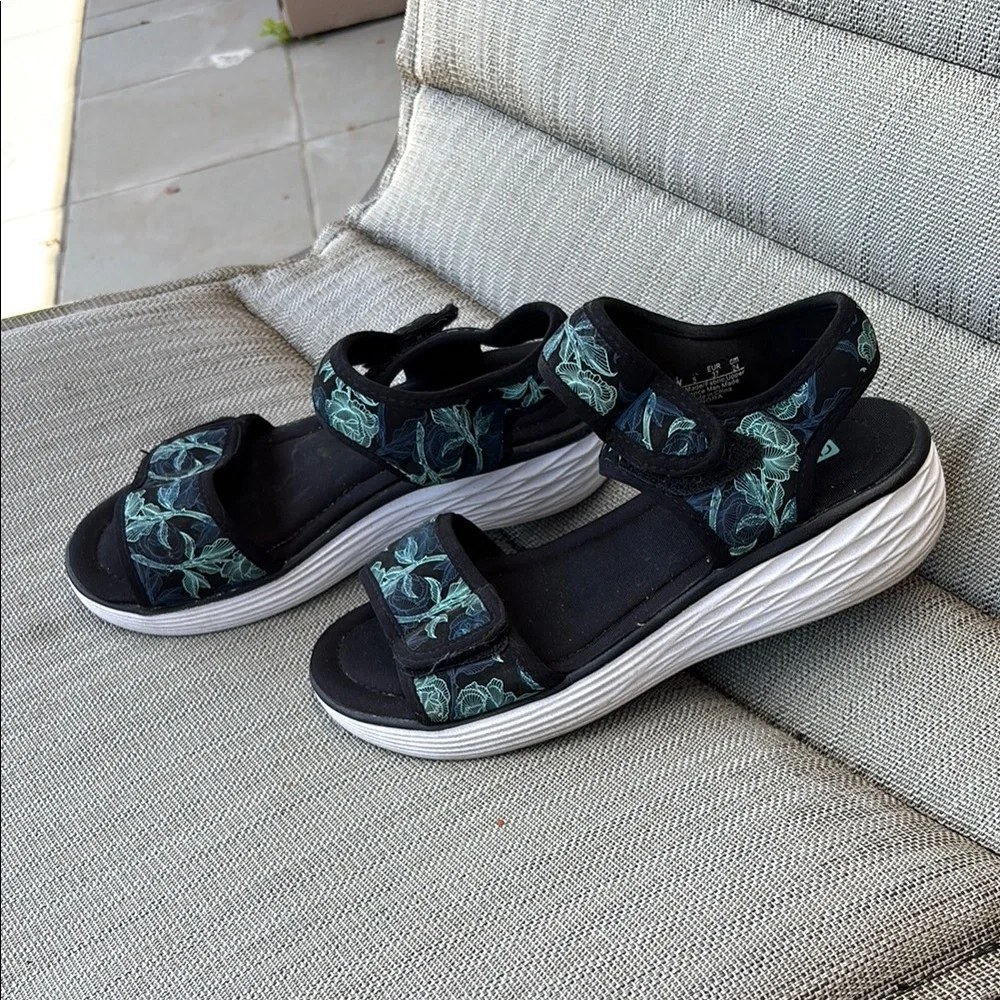 Stylish Black and Blue Sandals for Everyday Comfort - Picture 1 of 1